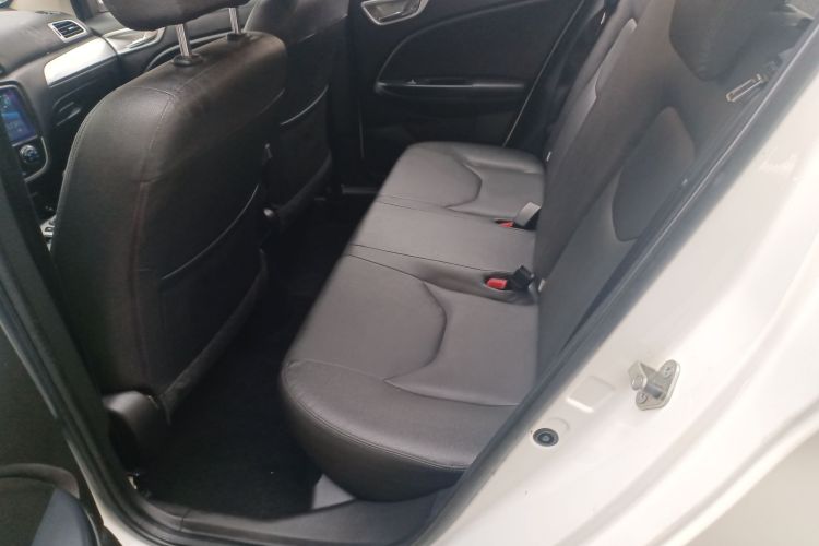 一汽 骏派D60 2016款 1.5L 手动豪华型中控内饰21