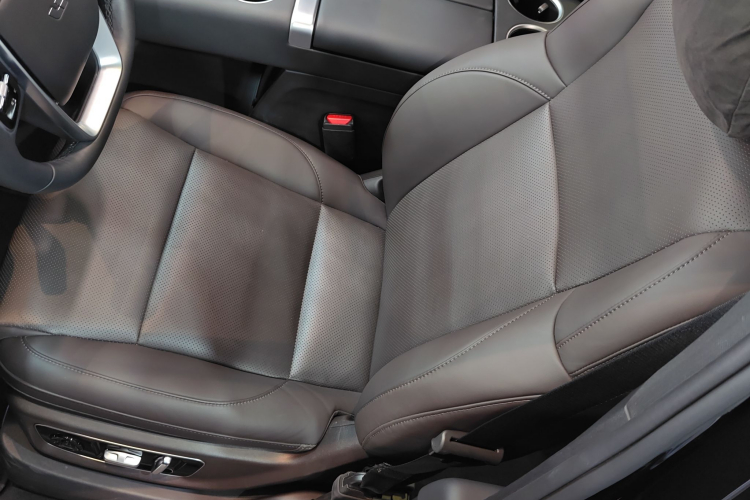 理想汽车 理想L8 2023款 Air中控内饰19