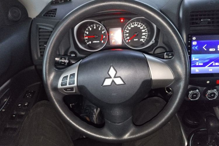 三菱 劲炫ASX 2013款 2.0L CVT两驱精英版中控内饰13