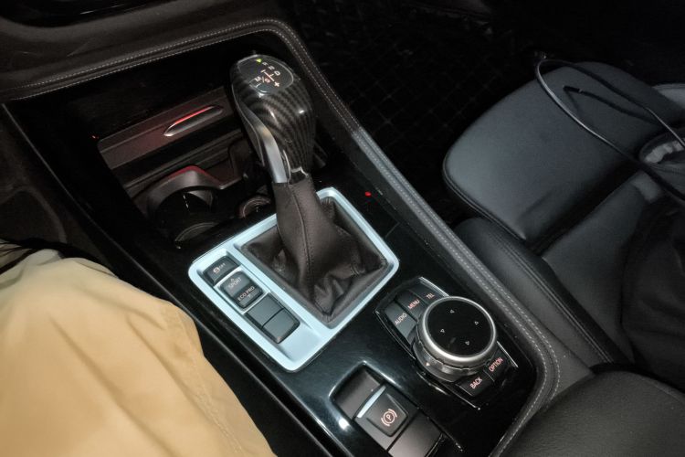 宝马1系 2017款 118i 运动型中控内饰18