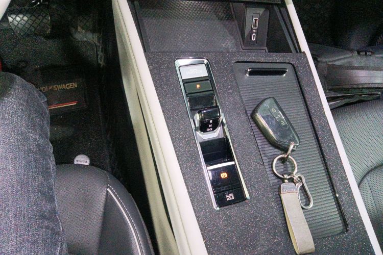 大众 途昂 2021款 330TSI 两驱尊崇豪华版中控内饰18