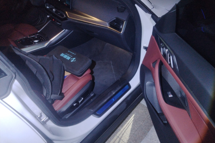 宝马4系 2023款 425i Gran Coupe M运动曜夜套装局部细节9005