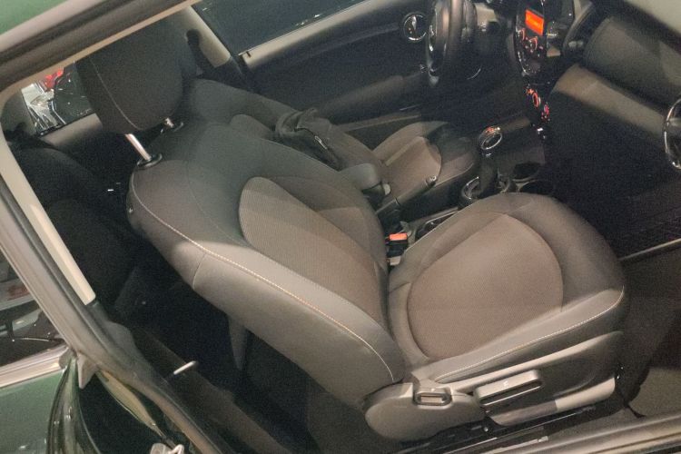 MINI 2016款 1.2T ONE 先锋派局部细节41