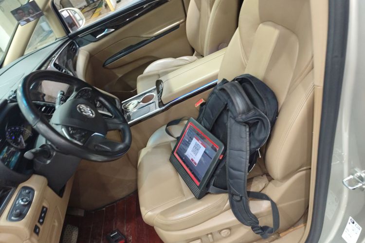 别克GL8 2018款 ES 28T 旗舰型 国VI中控内饰19