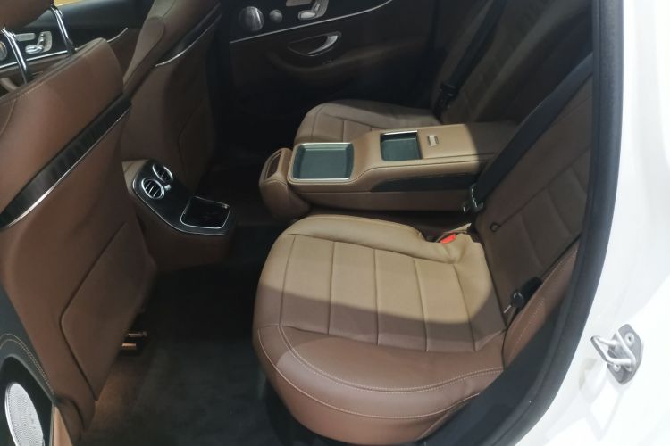 奔驰E级 2021款 E 300 L 运动豪华型中控内饰21