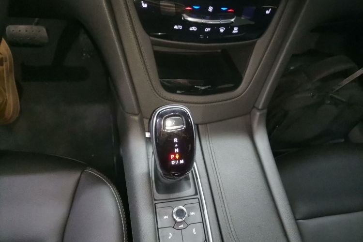 凯迪拉克XT6 2021款 2.0T 六座两驱豪华型中控内饰18