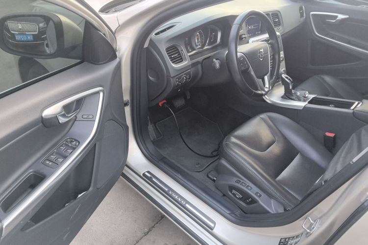 沃尔沃V60 2017款 T5 智逸版 国V中控内饰7003