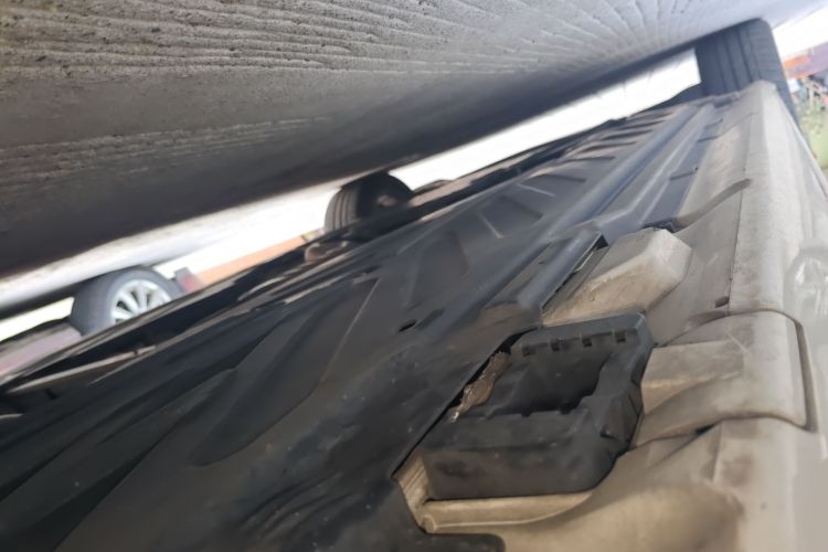 奔驰C级 2016款 C 200 运动版局部细节9003