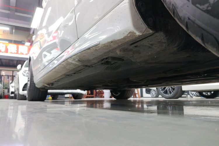 奔驰C级 2022款 改款 C 260 L 运动版局部细节9001