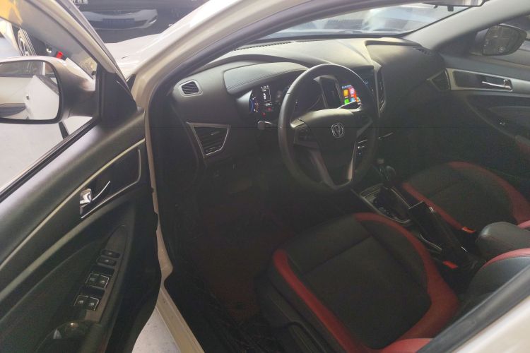 长安 逸动 2016款 XT 1.6L 自动俊酷型中控内饰20
