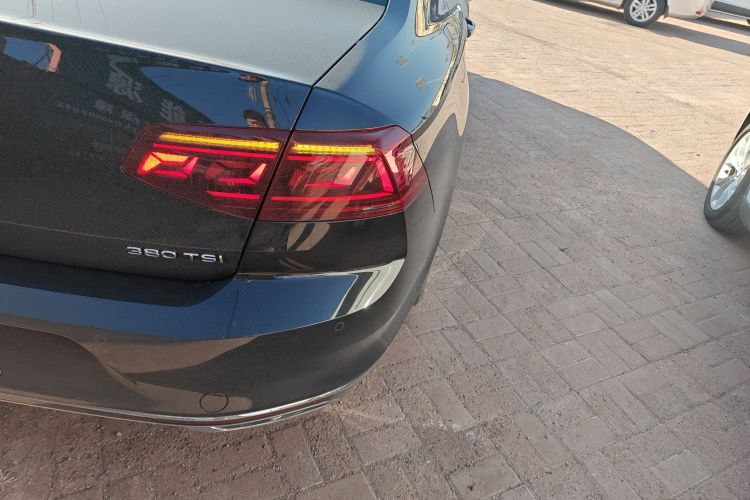 大众 迈腾 2023款 200万辆纪念版 380TSI DSG旗舰型车身外观9