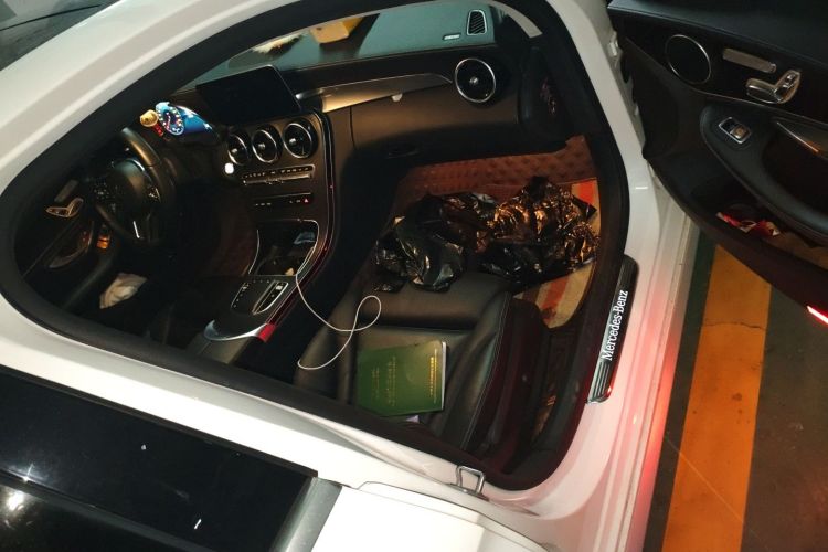 奔驰C级 2019款 改款 C 260 L 运动版局部细节9005