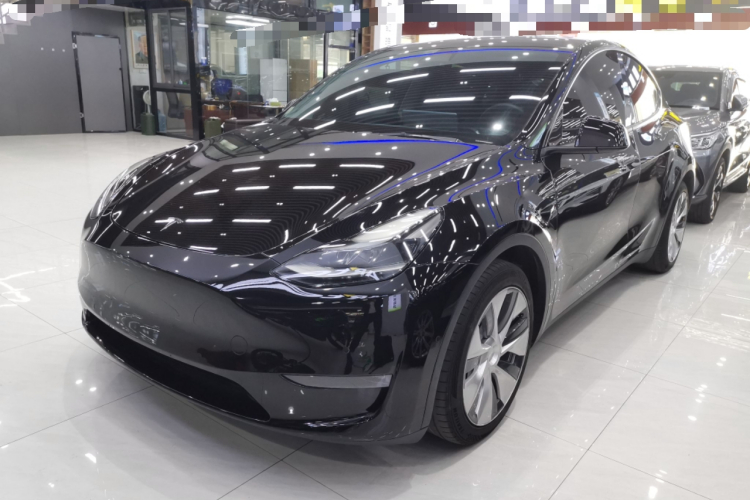 特斯拉 Model Y 2021款 长续航全轮驱动版车身外观1