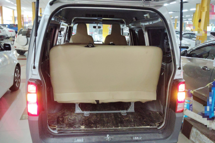 五菱汽车 五菱之光 2023款 1.5L 实用型 5/7座机舱底盘23