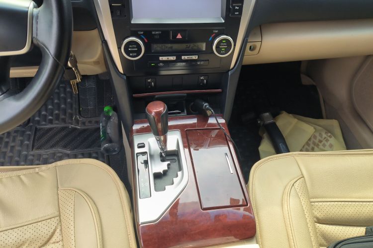 丰田 凯美瑞 2013款 2.5G 舒适版中控内饰18