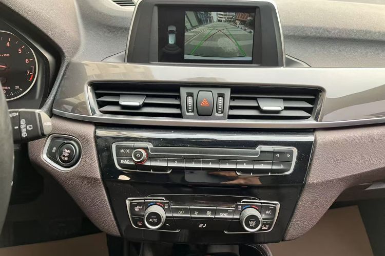 宝马X1 2018款 sDrive18Li 尊享型中控内饰16