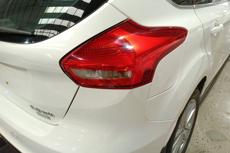 福特 福克斯 2018款 两厢经典 EcoBoost 180 自动精英型车身外观6006