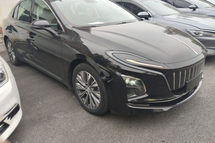 红旗E-QM5 2022款 431km 充电乐享版车身外观3