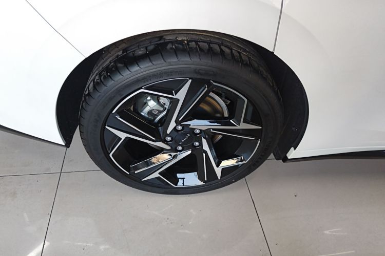 领克07 2024款 EM-P 126长续航 Ultra车身外观6008