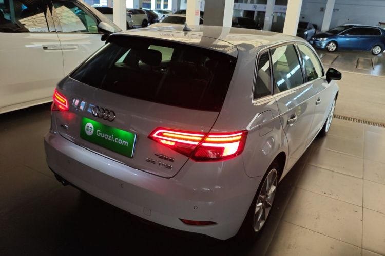 奥迪A3 2018款 30周年年型 Sportback 35 TFSI 进取型车身外观7