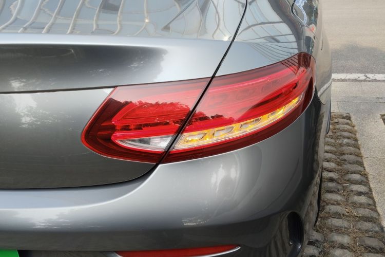 奔驰C级(进口) 2016款 C 300 轿跑版车身外观9