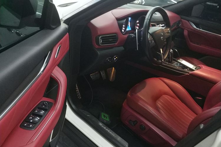 玛莎拉蒂 Levante 2019款 3.0T 标准版 国VI中控内饰20