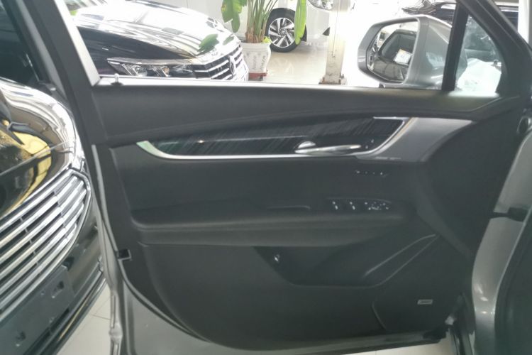 凯迪拉克XT6 2022款 2.0T 七座四驱豪华型中控内饰7007