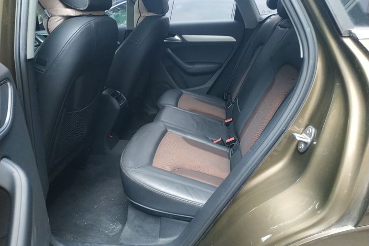 奥迪Q3 2018款 30周年年型 30 TFSI 时尚型中控内饰21