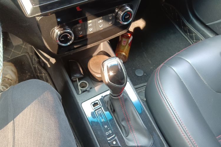 江汽集团 瑞风S2 2017款 1.5L CVT豪华型中控内饰18