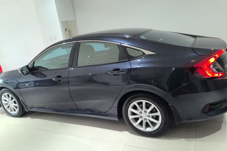 本田 思域 2016款 180TURBO CVT舒适版车身外观4