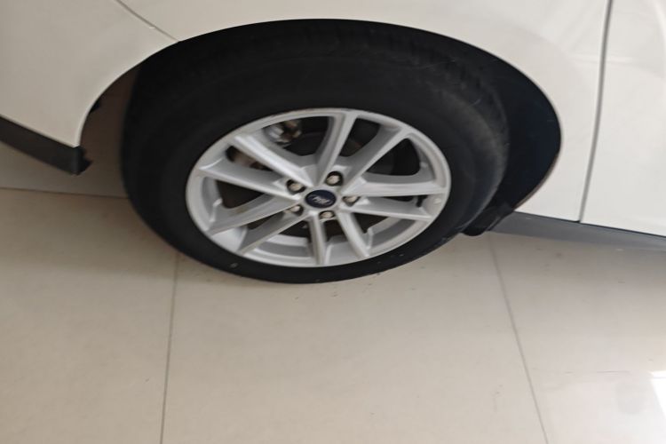 福特 福克斯 2017款 两厢 1.6L 自动风尚型智行版车身外观6008