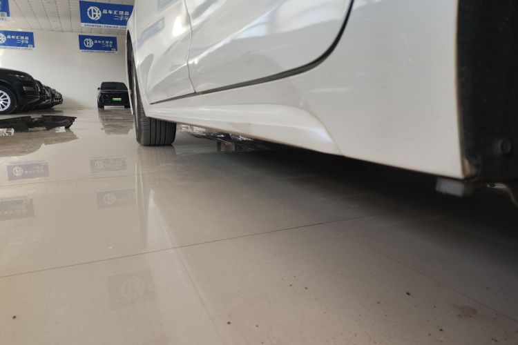 丰田 雷凌 2019款 185T CVT豪华版 国VI局部细节9002