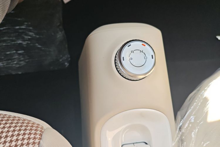 五菱汽车 宏光MINIEV 2024款 第三代 215km 青春版中控内饰18