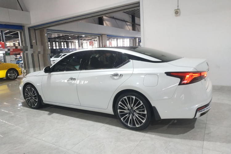 日产 天籁 2022款 2.0T XL 进享版车身外观4