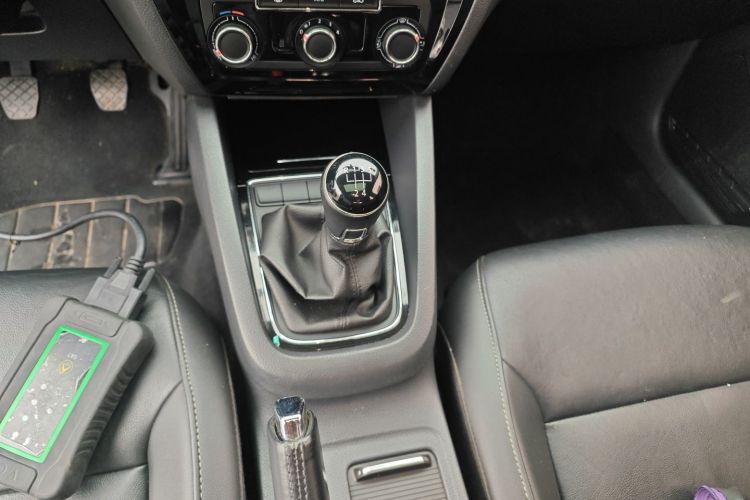 大众 速腾 2015款 1.6L 手动舒适型中控内饰18