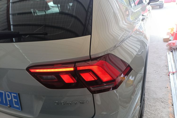 大众 途观L 2021款 330TSI 自动两驱R-Line越享版车身外观9