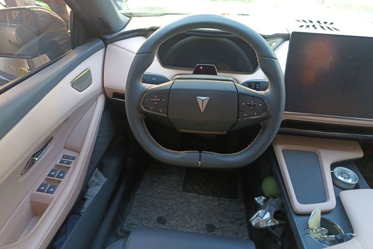 深蓝汽车 深蓝SL03 2022款 1.5L 1200增程版中控内饰13