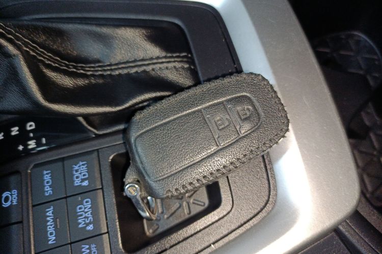 丰田 威兰达 2022款 2.0L CVT四驱豪华PLUS版中控内饰7001