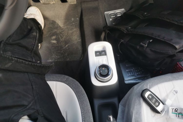 吉利银河 2025款 210km 熊猫卡丁中控内饰18