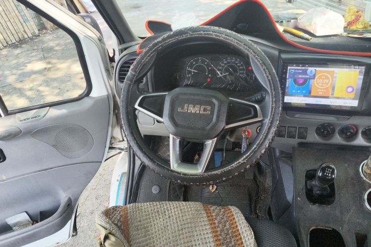 江铃 特顺 2019款 2.8T商运型长轴中顶7座后单胎国VI JX493局部细节13