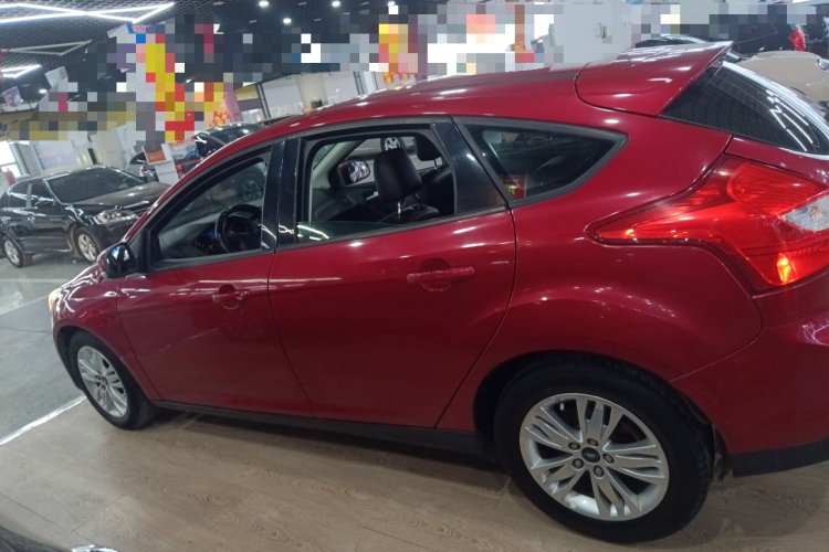 福特 福克斯 2012款 两厢 1.6L 自动舒适型车身外观4