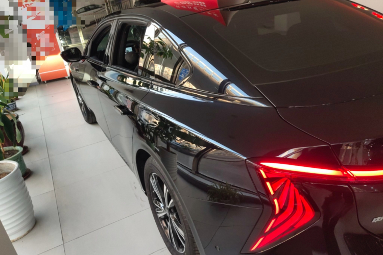 红旗EH7 2024款 600 Pro车身外观4