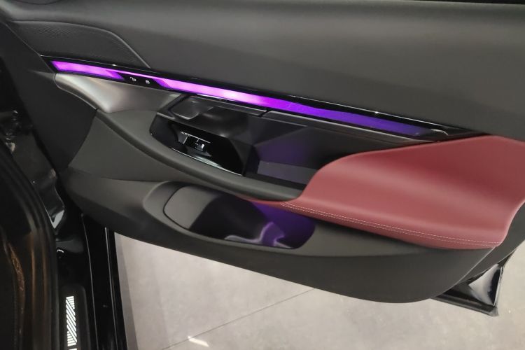 宝马5系 2025款 525Li M运动套装中控内饰7005