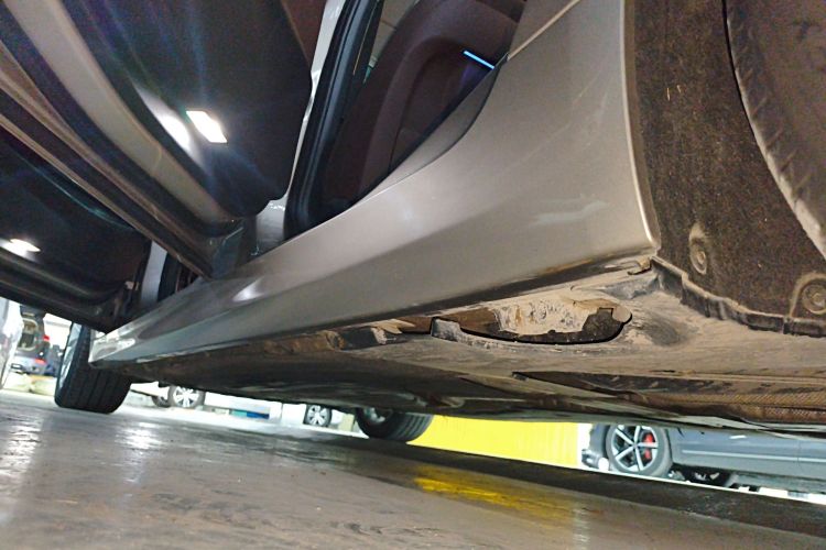 宝马5系 2018款 525Li 豪华套装机舱底盘30