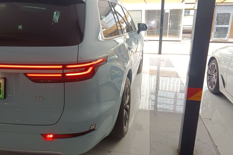 理想汽车 理想ONE 2021款 增程6座版车身外观9