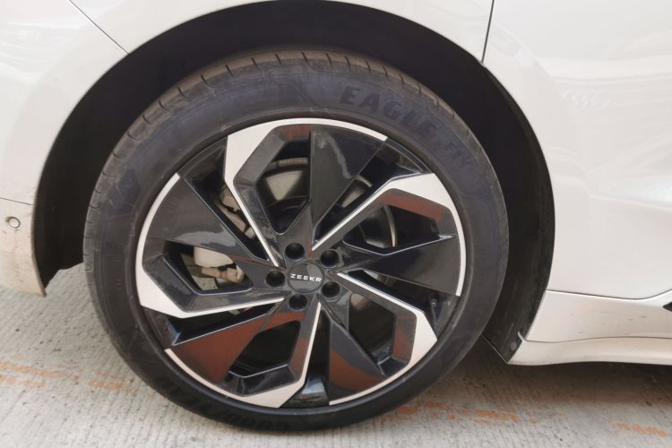 极氪001 2022款 超长续航双电机 YOU版车身外观6008