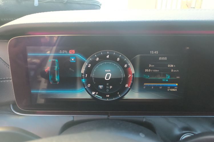奔驰E级 2018款 E 300 L 运动时尚型中控内饰14