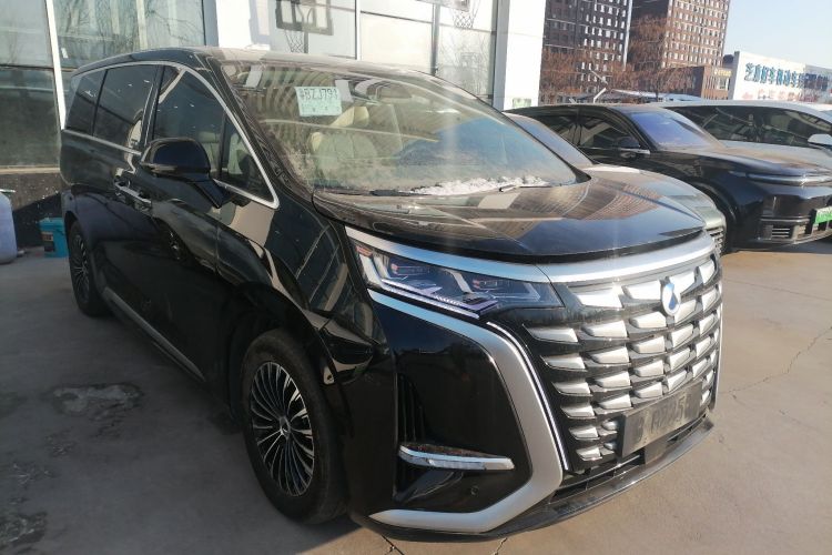 腾势D9 2022款 DM-i 970 四驱旗舰型车身外观3