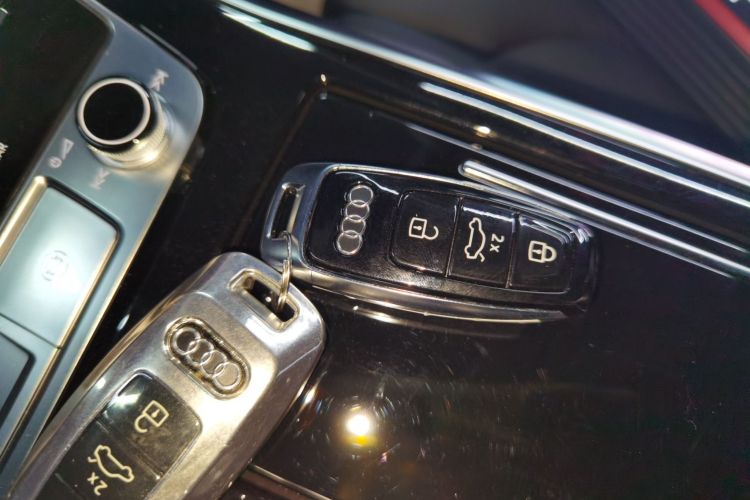 奥迪Q7 2024款 45 TFSI quattro S line运动型中控内饰7001