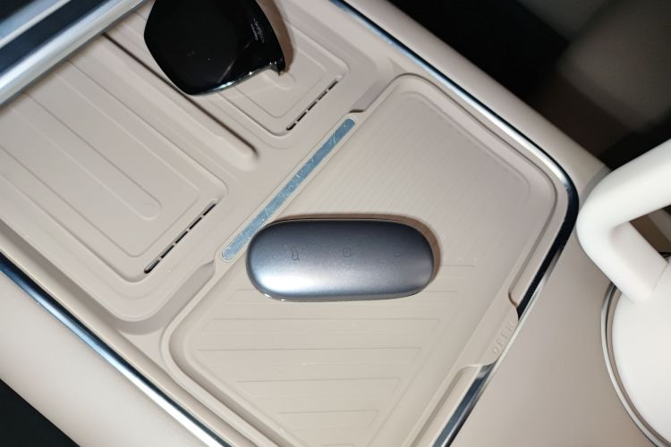 理想汽车 理想L9 2025款 Ultra 智能焕新版中控内饰11